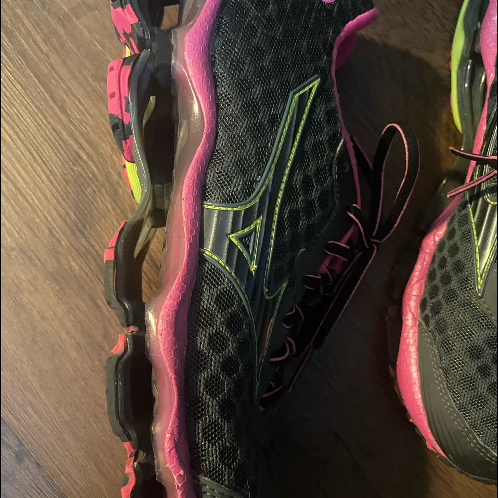 Mizuno wave Size 8.5 runner shoes